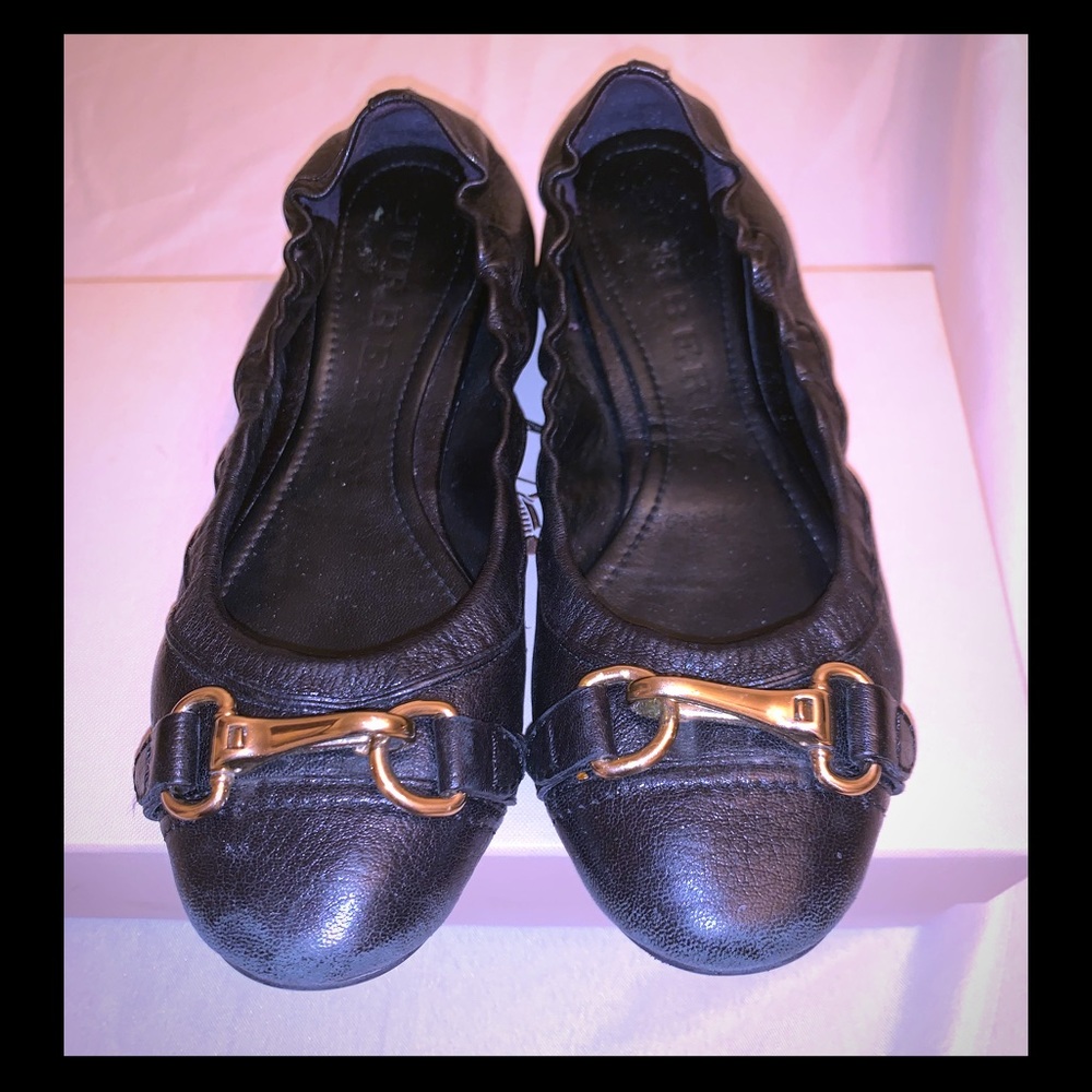 Burberry Ballerina Leather Flats in Black. GUC!